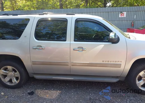 2013 Chevrolet Suburban 1500 Lt from USA, damaged, VIN 1GNSKJE7XDR103661